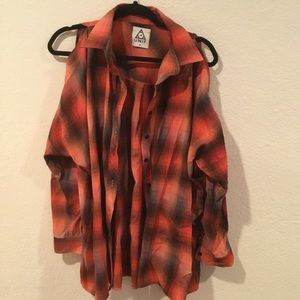 Unif open shoulder plaid button up